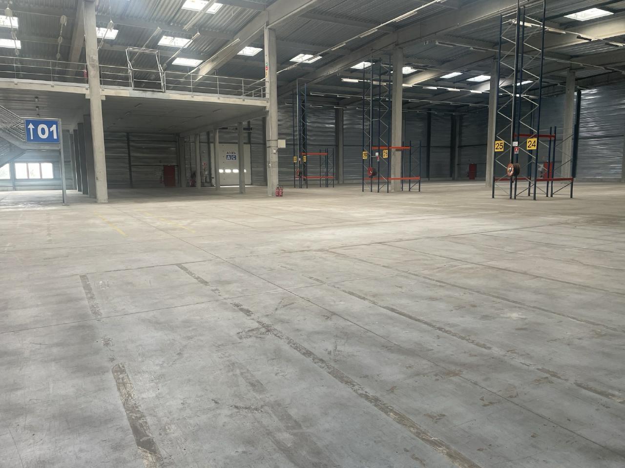 Entrepôt Mer 1081m² Location entrepôt Mer Loir-et-Cher OLLOG2421834 5